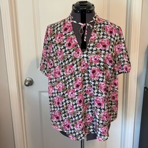 🌹 gorgeous plaid and pink blouse 👚 Torrid 00